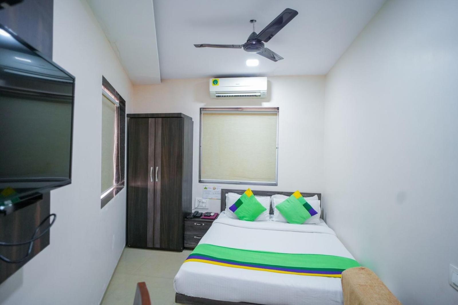 Hotel Skylink Hospitality Next To Amber Imperial