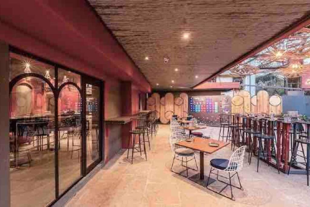 Apartment Bandra Lokhandwala House, Near Carter Road, Palli Hill By Connekt Homes Mumbai