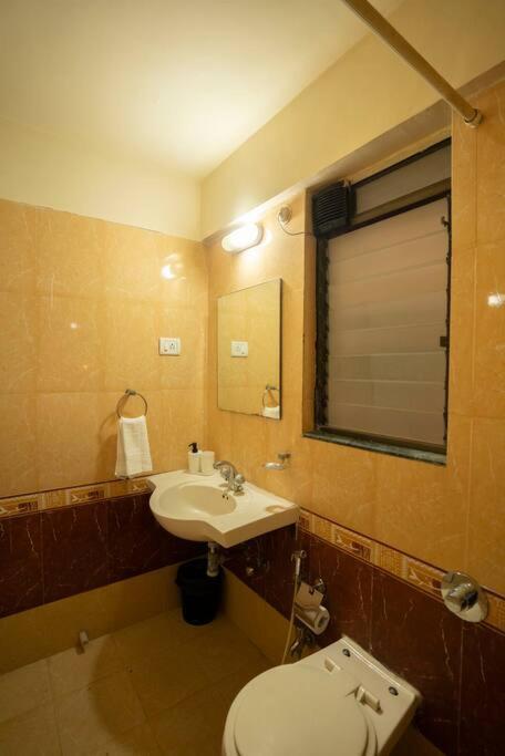 Spacious, Bright, Centre 3bhk Apt Nr Airport Apartment *