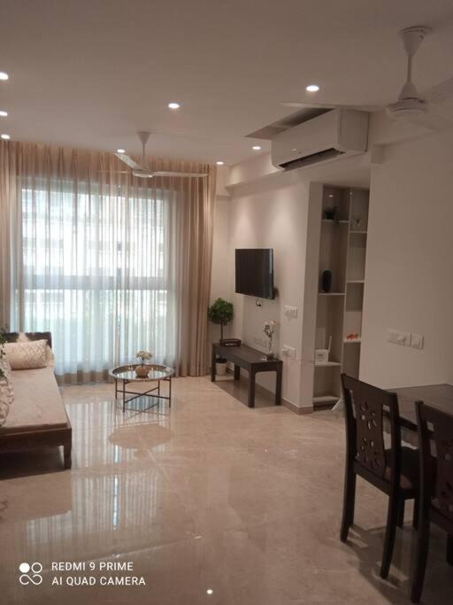Royal Luxurious 1bhk Flat In Hiranandani Powai *