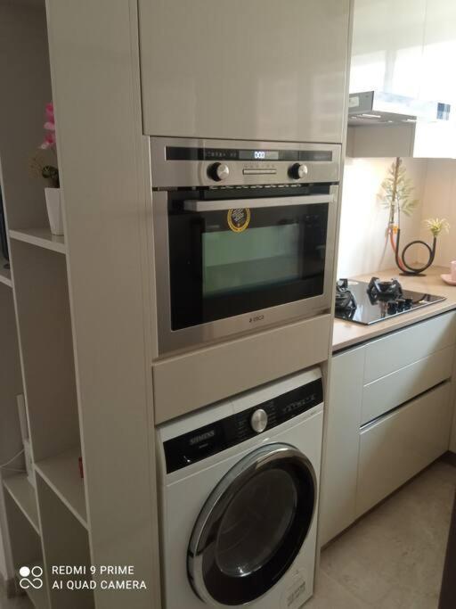 Royal Luxurious 1bhk Flat In Hiranandani Powai Apartment *