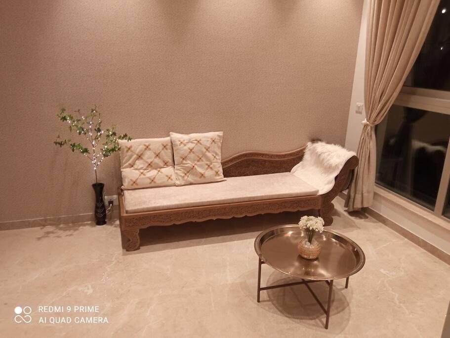 Royal Luxurious 1bhk Flat In Hiranandani Powai