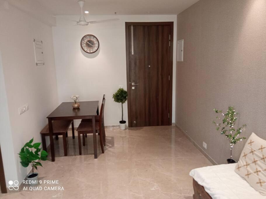 Royal Luxurious 1bhk Flat In Hiranandani Powai Mumbai