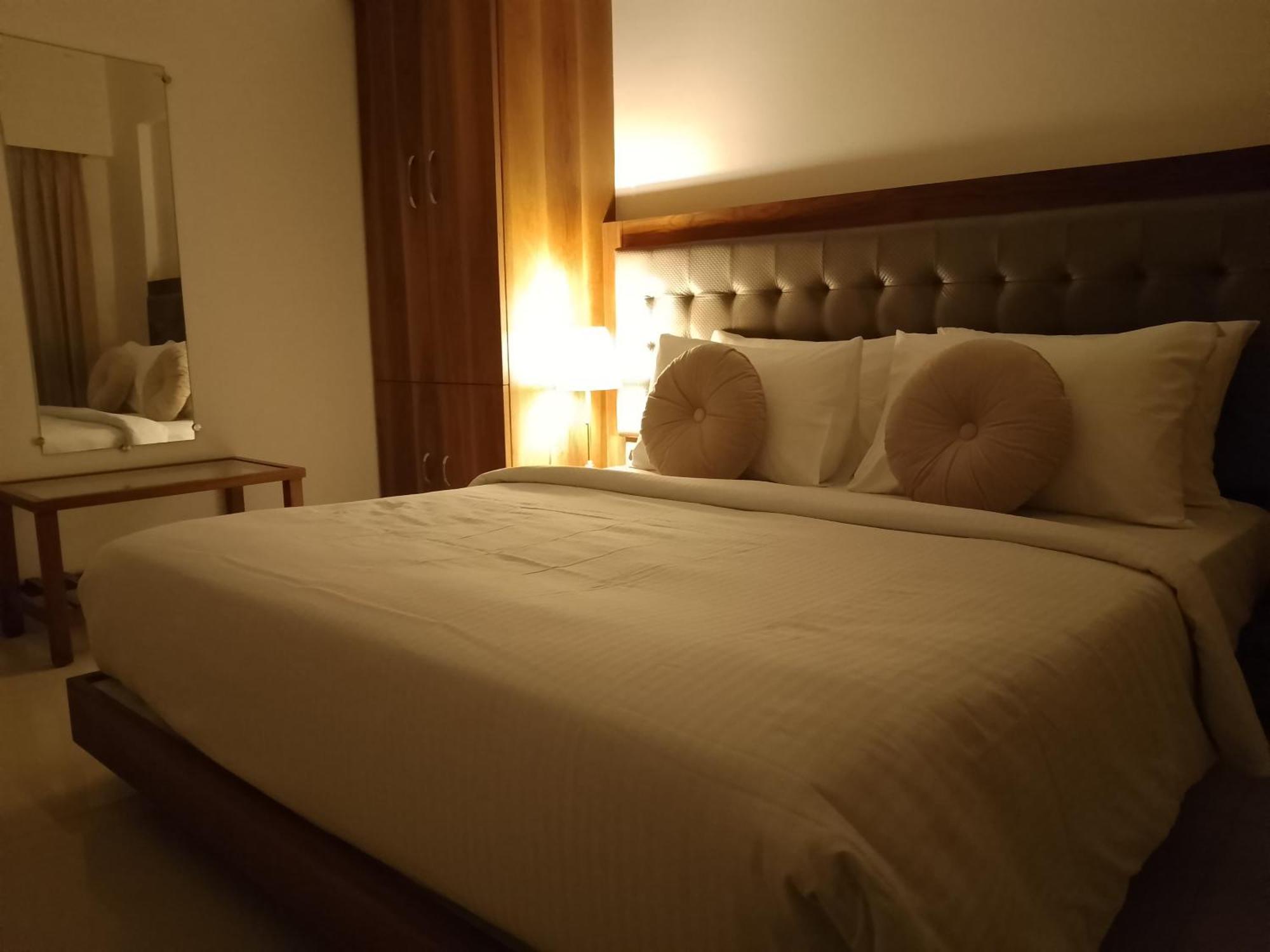 Apartment Entire 3 Bhk By The Good Traveller