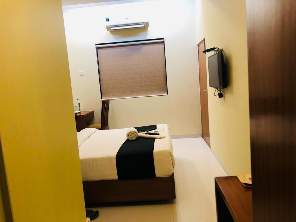 Glitz 7even Hills- Nr International Airport T2 Guest house