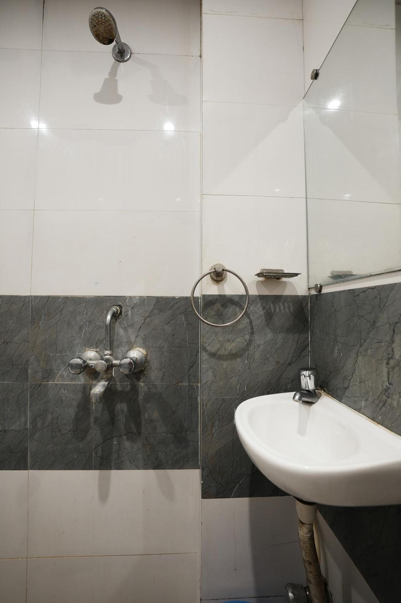 Elegance Hotel