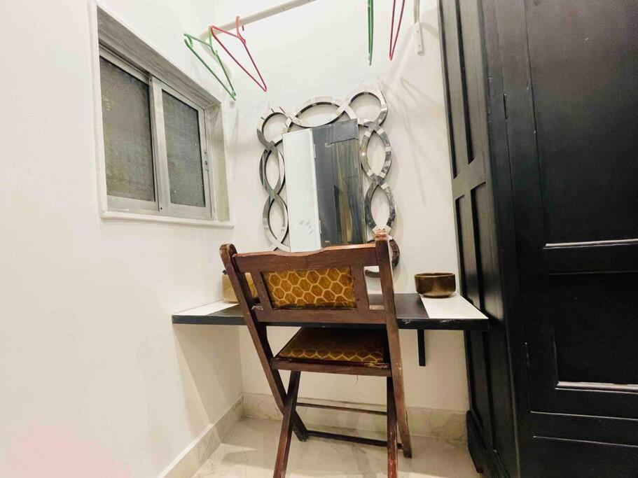- 27, One Bedroom Apt- Bandra West Apartamento Bombaim