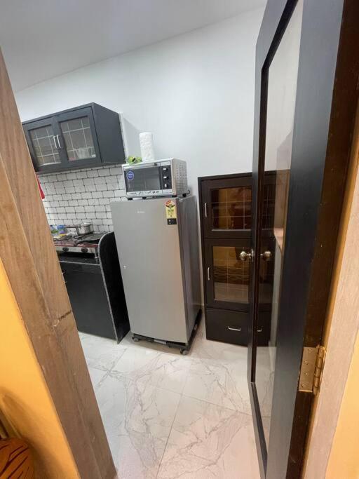 - 27, One Bedroom Apt- Bandra West Apartment Mumbai