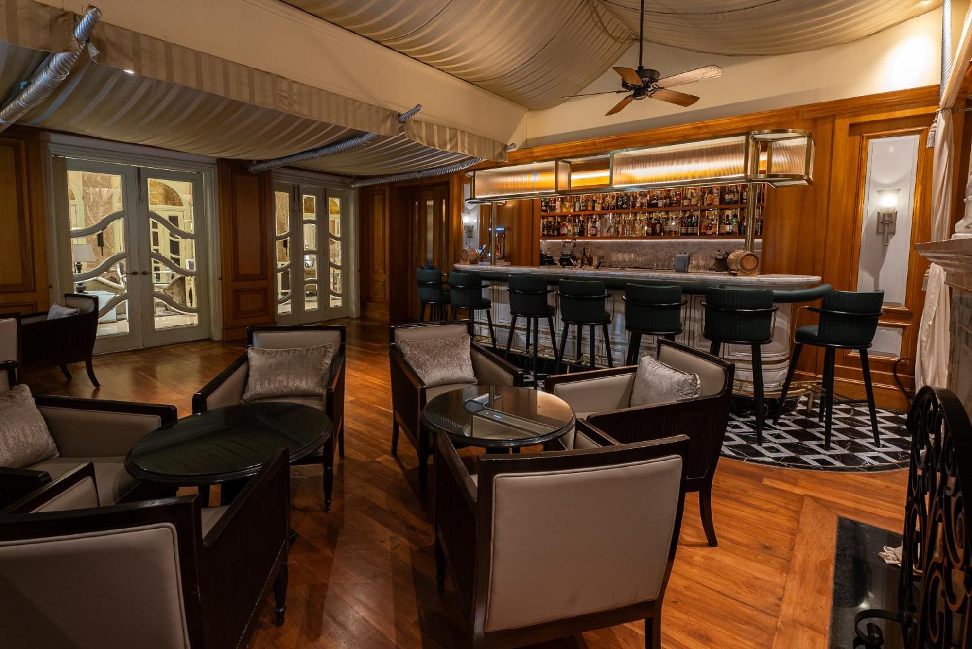 Hotel Hilton International Airport 5*