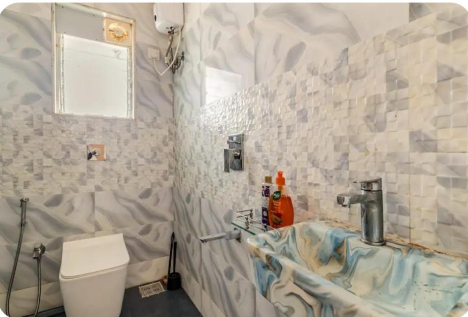 Apartment Premium 1bhk In Khar West *