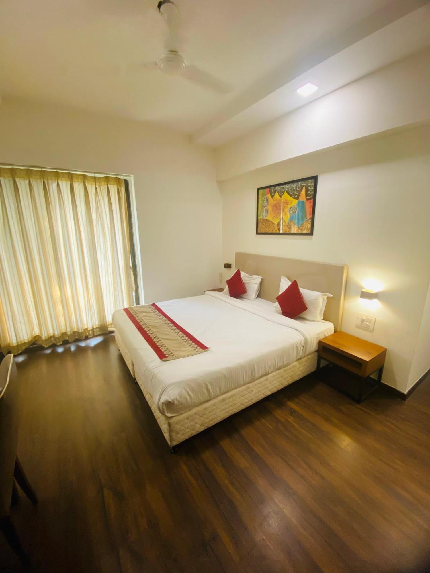 House Luxury Santacruz East, Bombaim