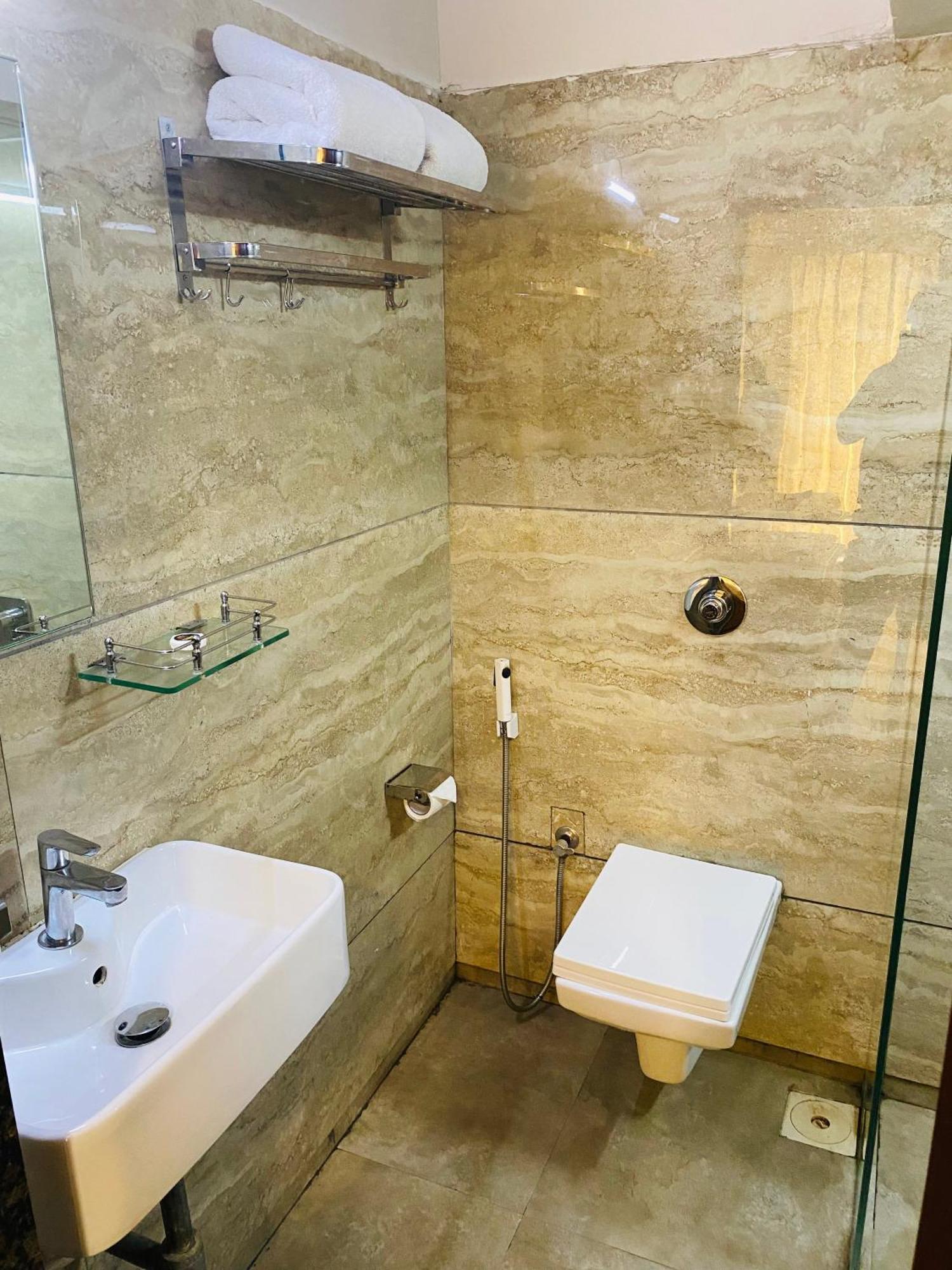 House Luxury Santacruz East, * Bombaim