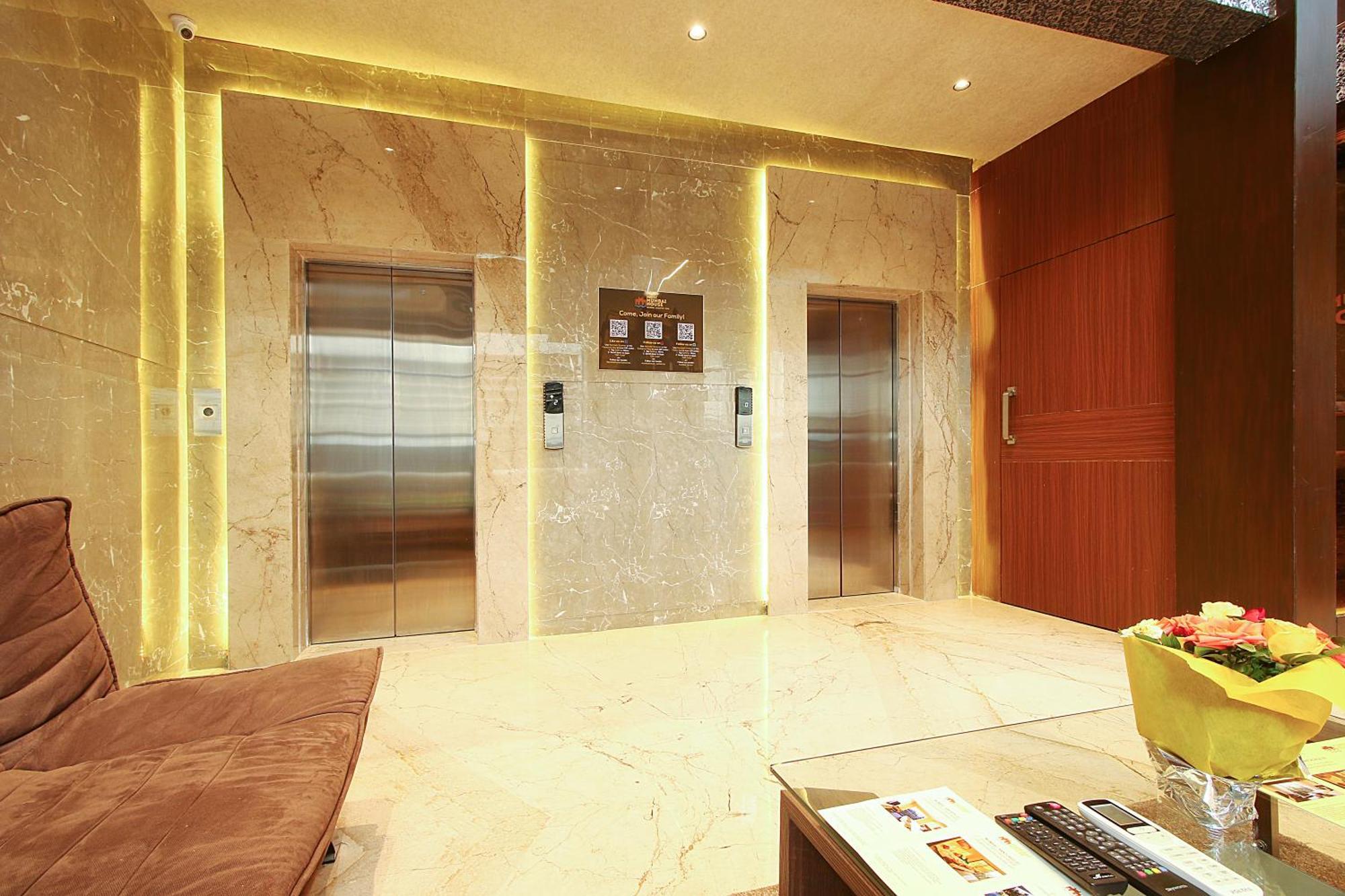 House Luxury Santacruz East,