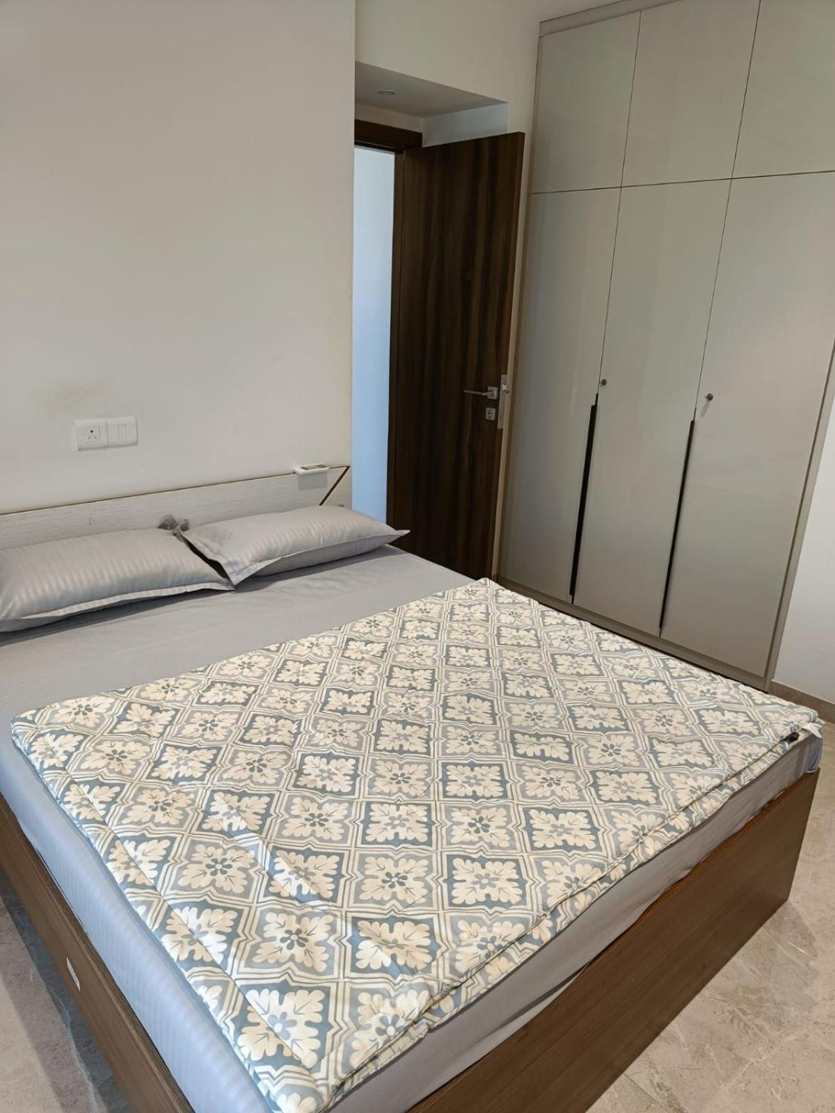 Apartment In Powai
