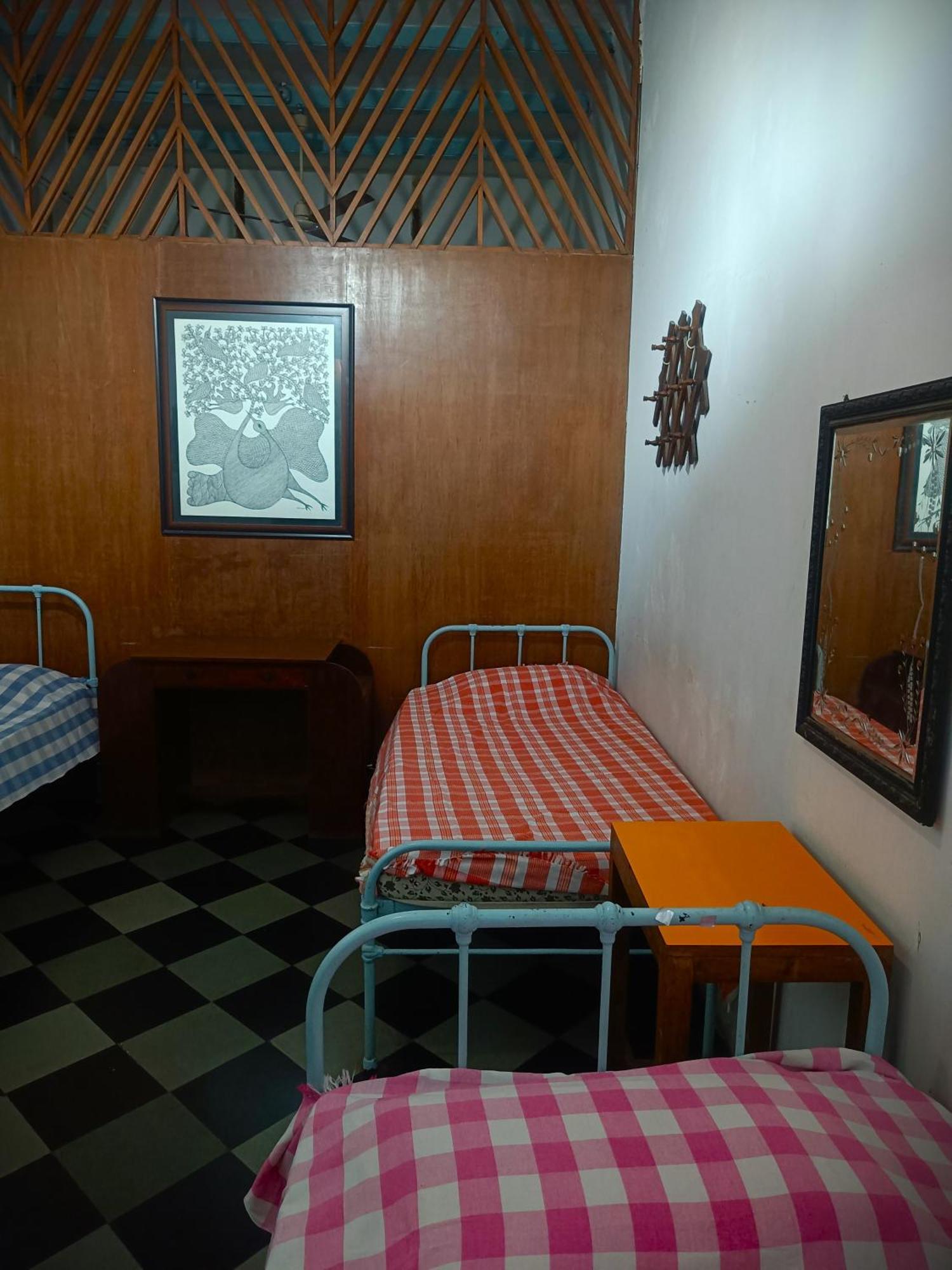 Albergue Vasantashram Cst Mumbai, Free Wifi With 1940s Retro Vibe Mumbai