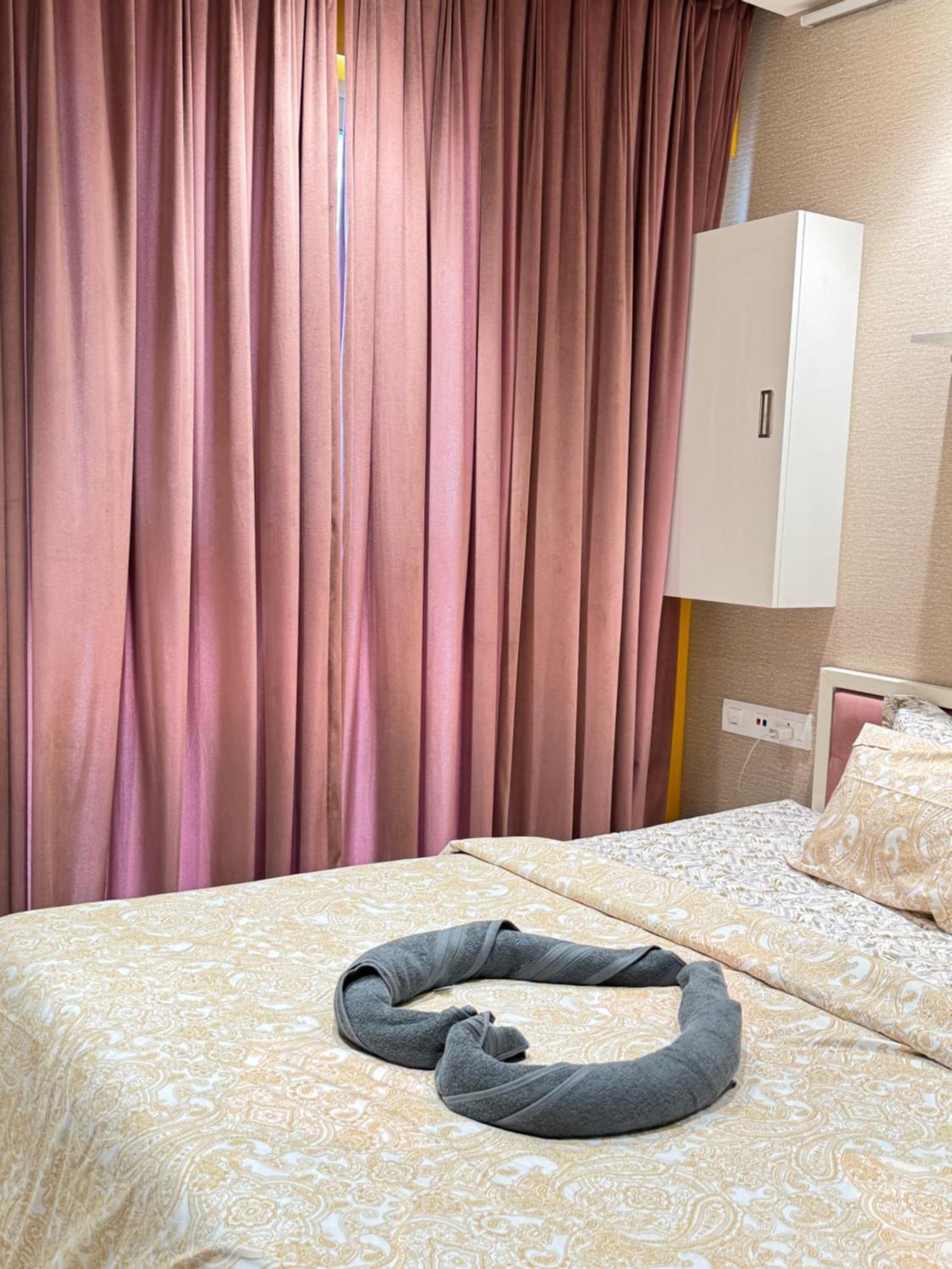 Apartment Regent Hill Hirandani Powai Mumbai