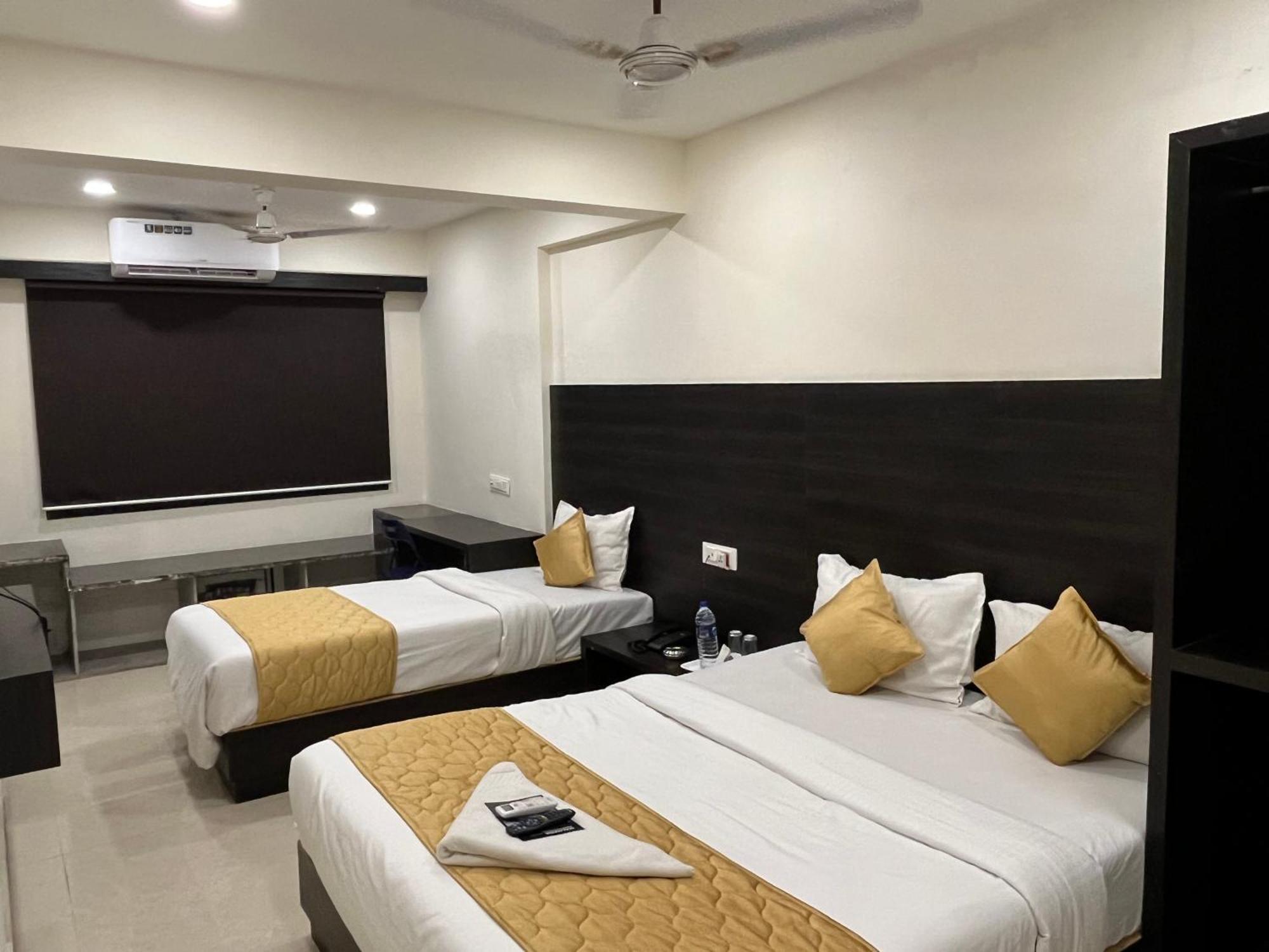 Wind Flower Regency - Near Kokilaben Hospital Hotel 3*