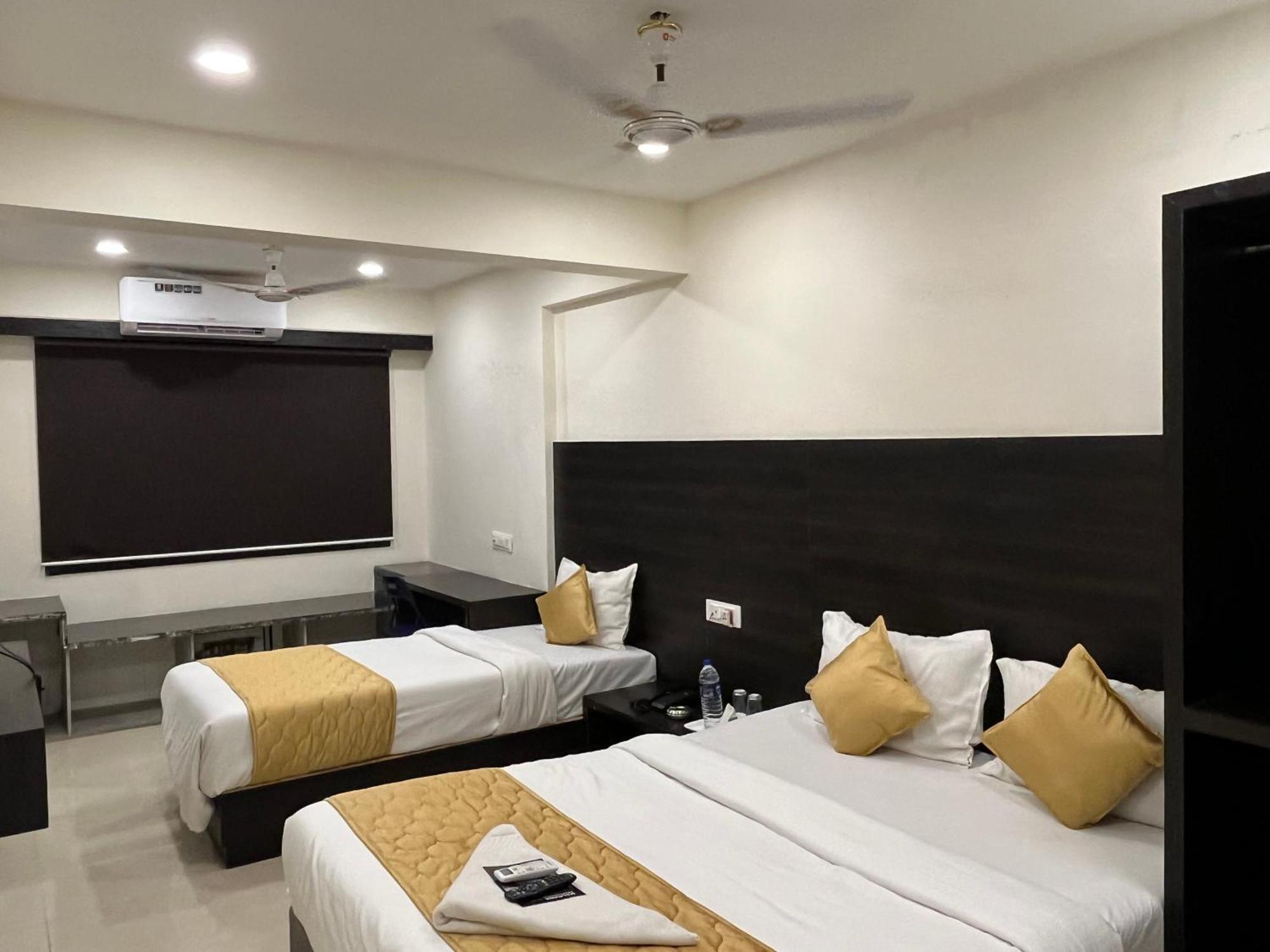 Hotel Wind Flower Regency - Near Kokilaben Hospital 3*