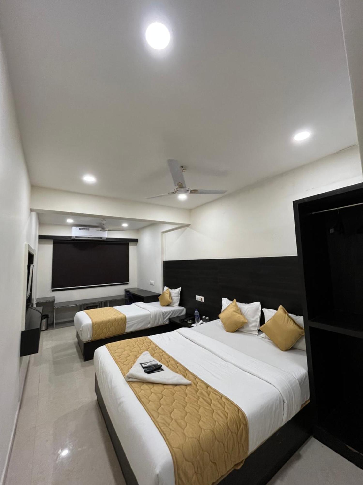 Hotel Wind Flower Regency - Near Kokilaben Hospital Mumbai