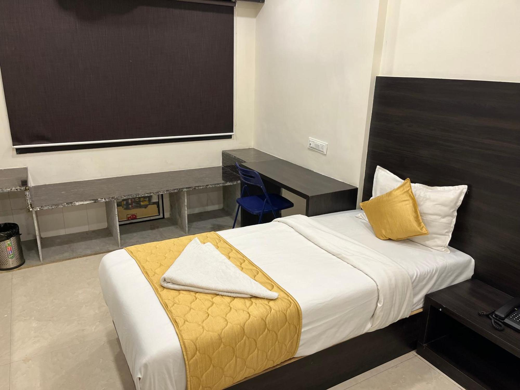 Hotel Wind Flower Regency - Near Kokilaben Hospital