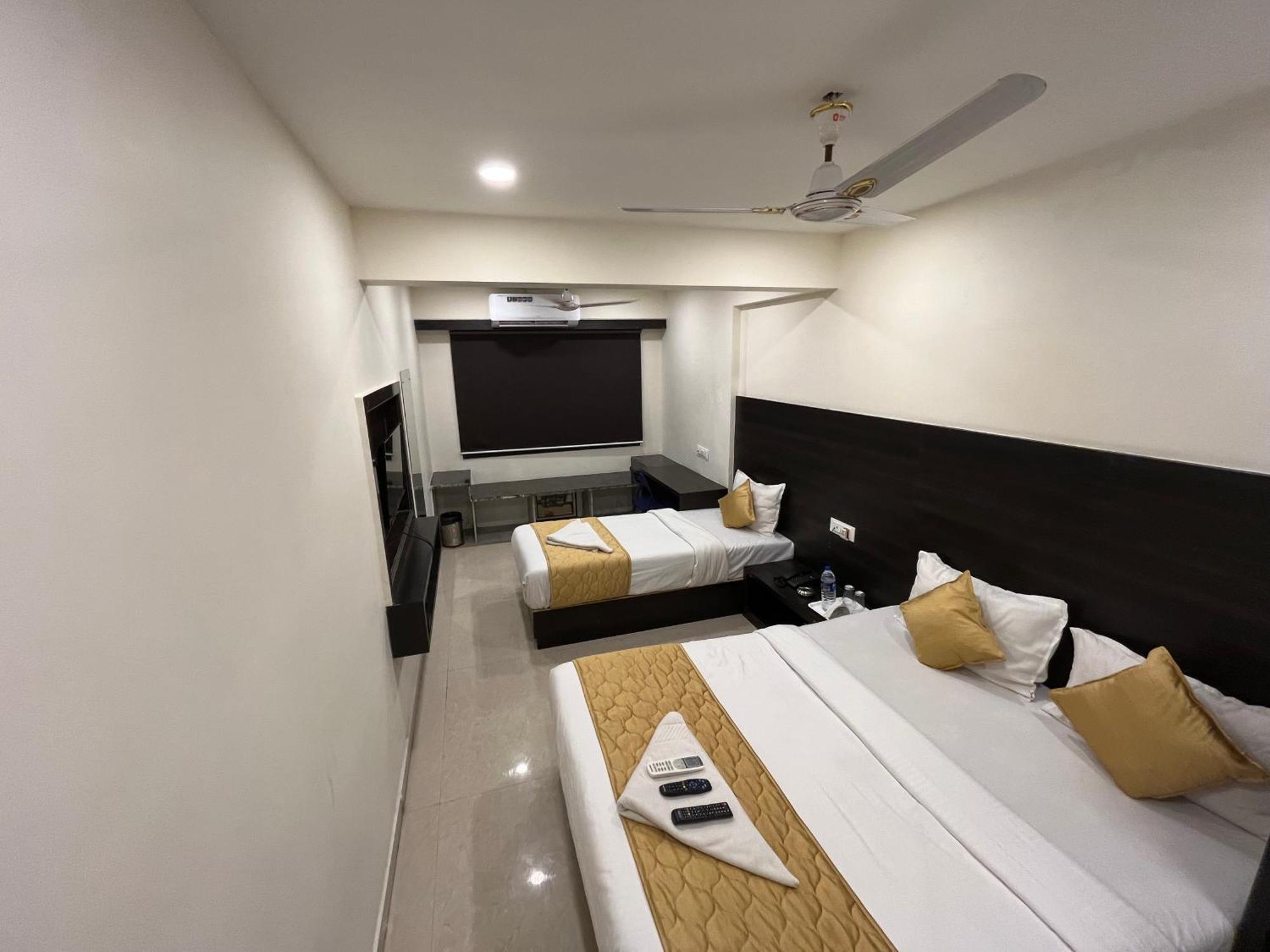 Wind Flower Regency - Near Kokilaben Hospital Hotel 3*