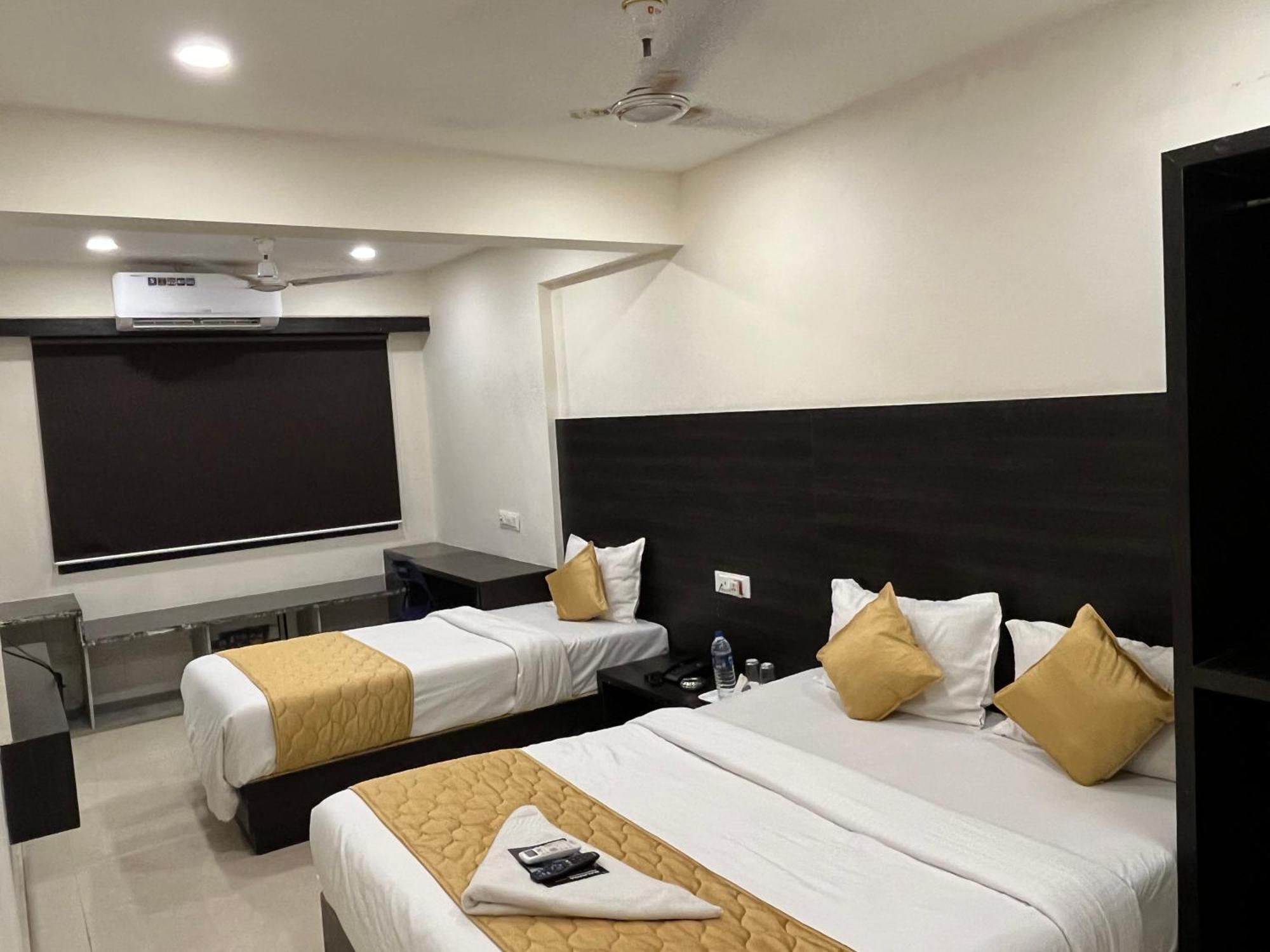 Wind Flower Regency - Near Kokilaben Hospital Hotel 3*