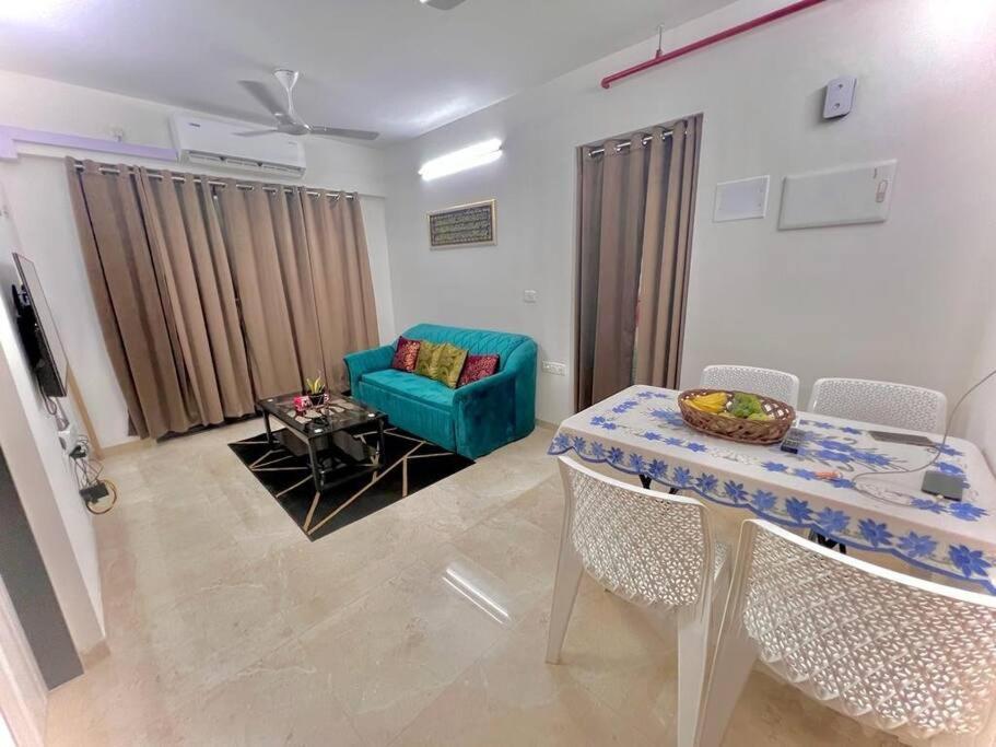 Hillview Comfy Flat In Dahisar