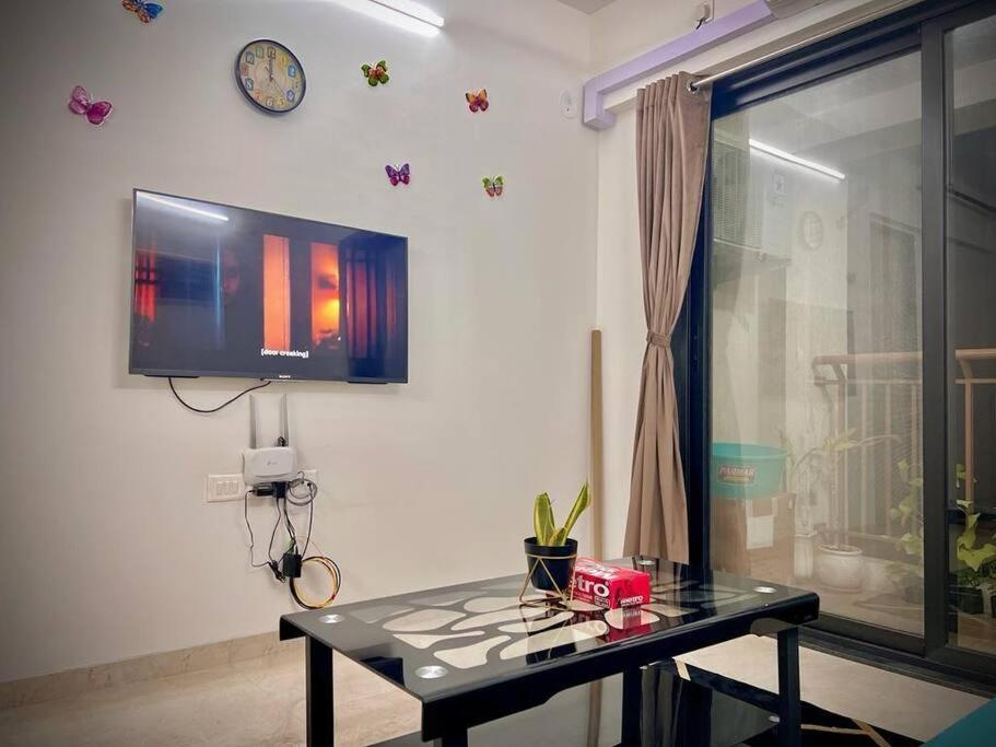 Apartment Hillview Comfy Flat In Dahisar