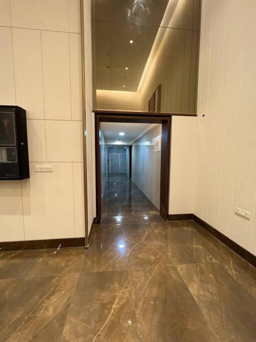 Apartment Hillview Comfy Flat In Dahisar Mumbai