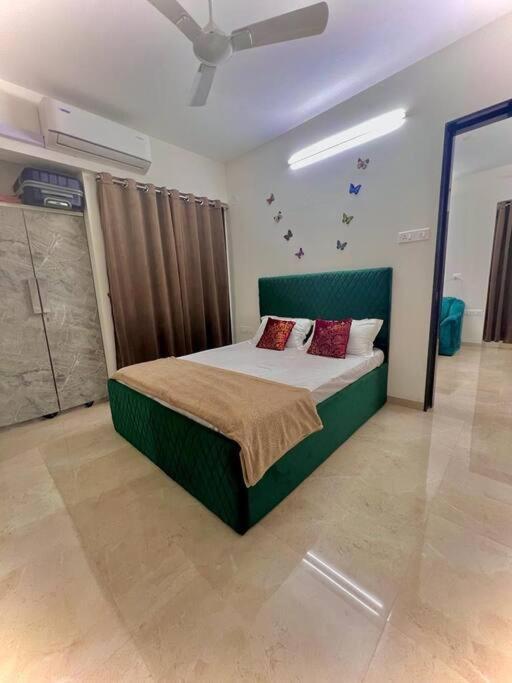 Hillview Comfy Flat In Dahisar Apartment