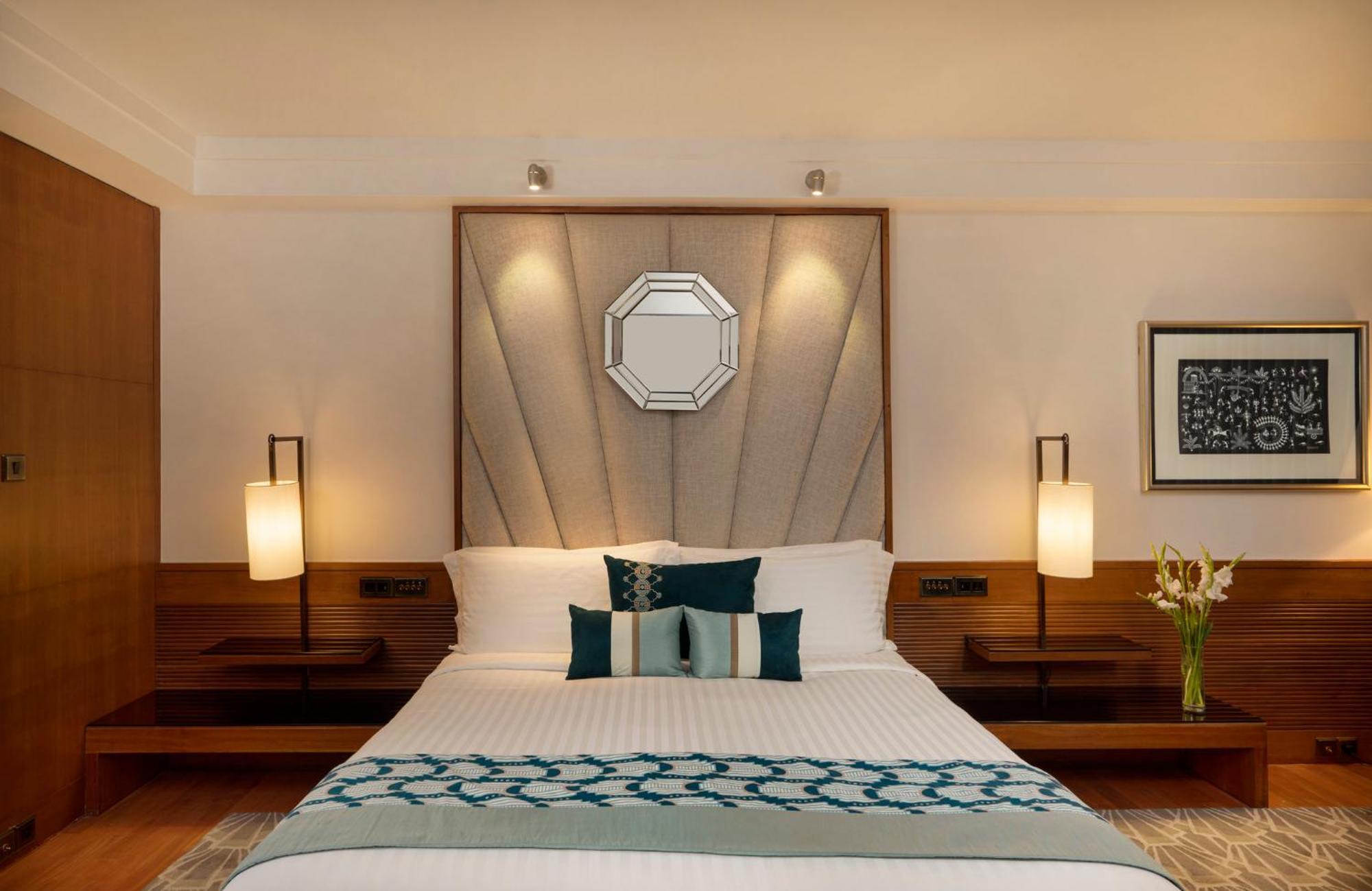Hotel Intercontinental Marine Drive By Ihg Mumbai