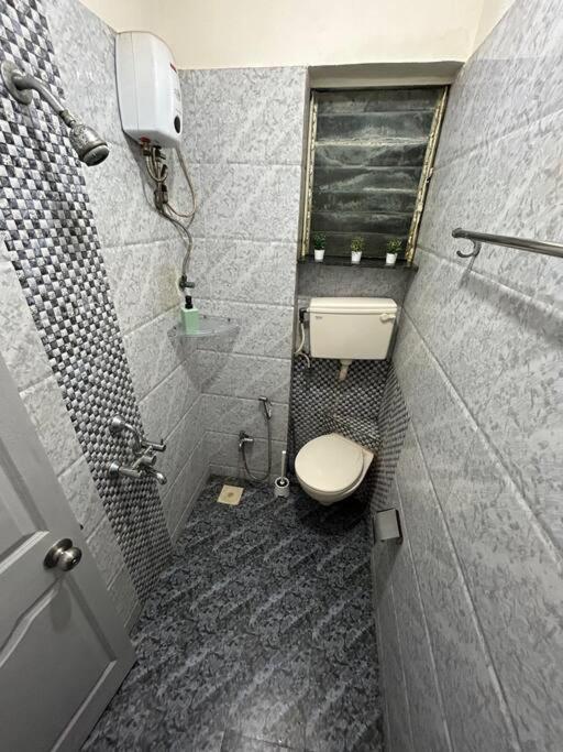 Compact 2 Bhk With Balconies Khar West - By Kapishbnb