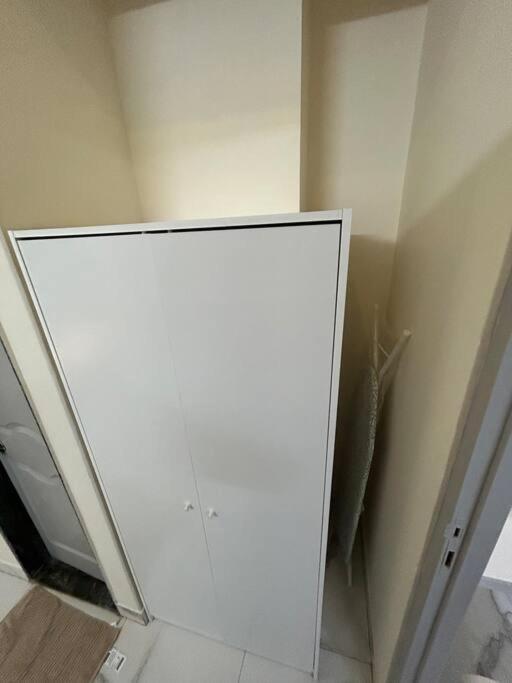 Compact 2 Bhk With Balconies Khar West - By Kapishbnb *