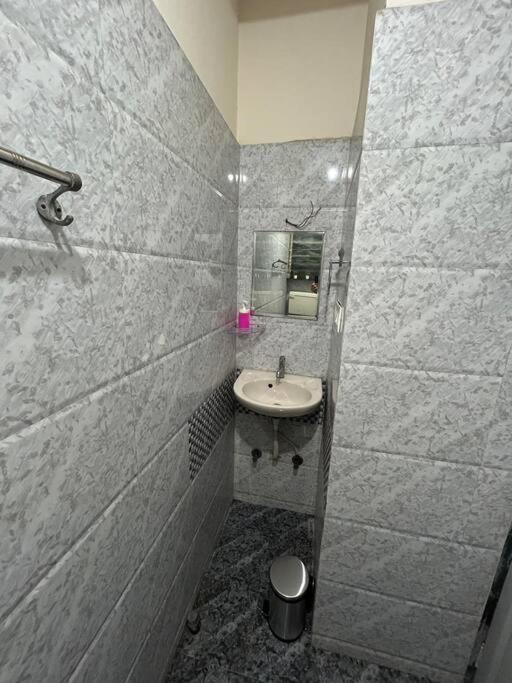 Compact 2 Bhk With Balconies Khar West - By Kapishbnb *