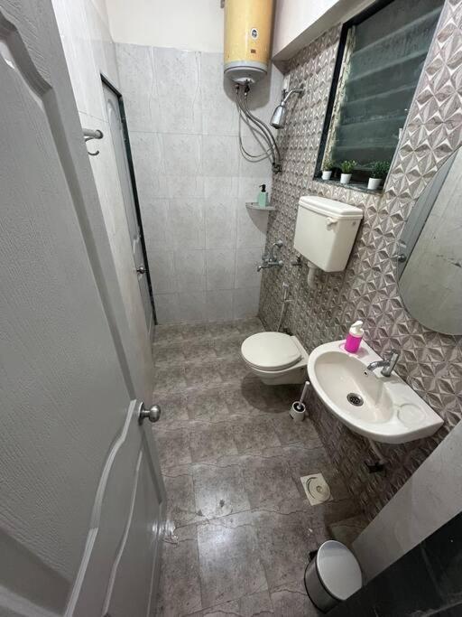 Compact 2 Bhk With Balconies Khar West - By Kapishbnb