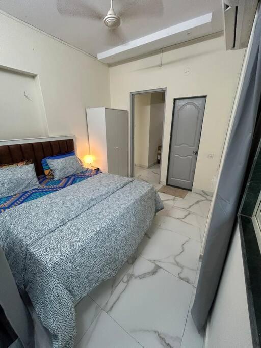 Compact 2 Bhk With Balconies Khar West - By Kapishbnb Apartment *