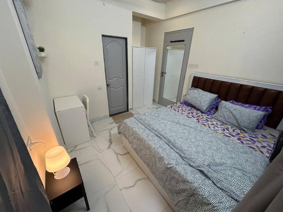 Apartment Compact 2 Bhk With Balconies Khar West - By Kapishbnb