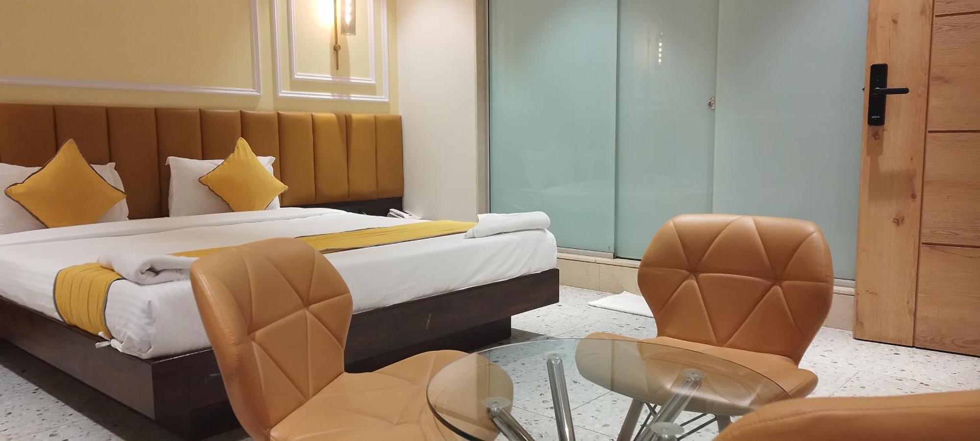 Shine Hospitality Group 2* Bombaim