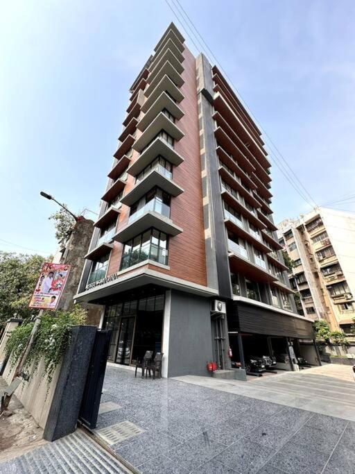 Luxury 2 Bhk Near Soho House Mumbai