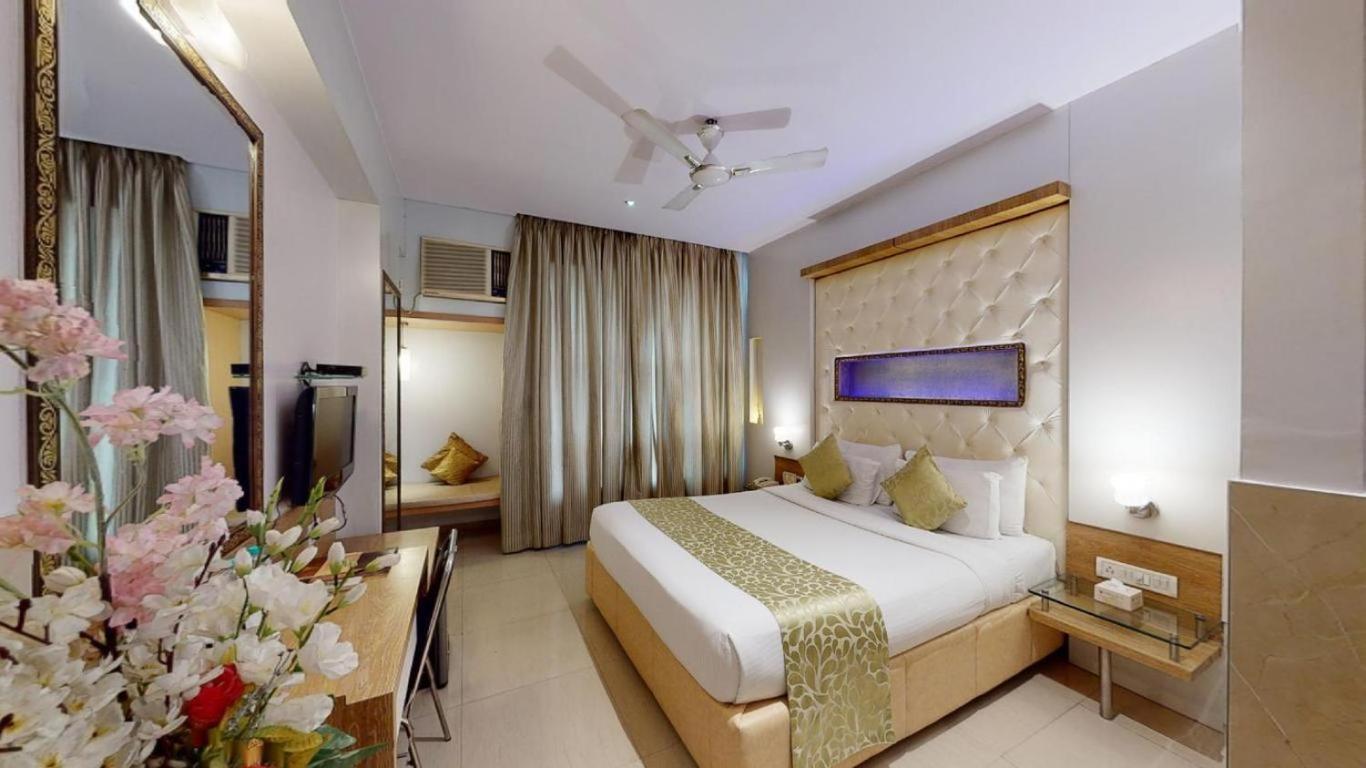 Vihang's Hotel