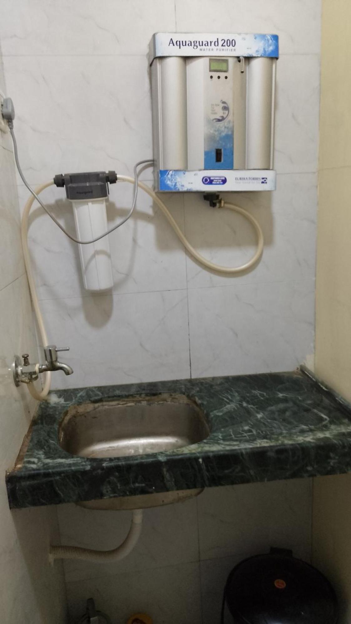 Ayat Asalpha Metro Hostel