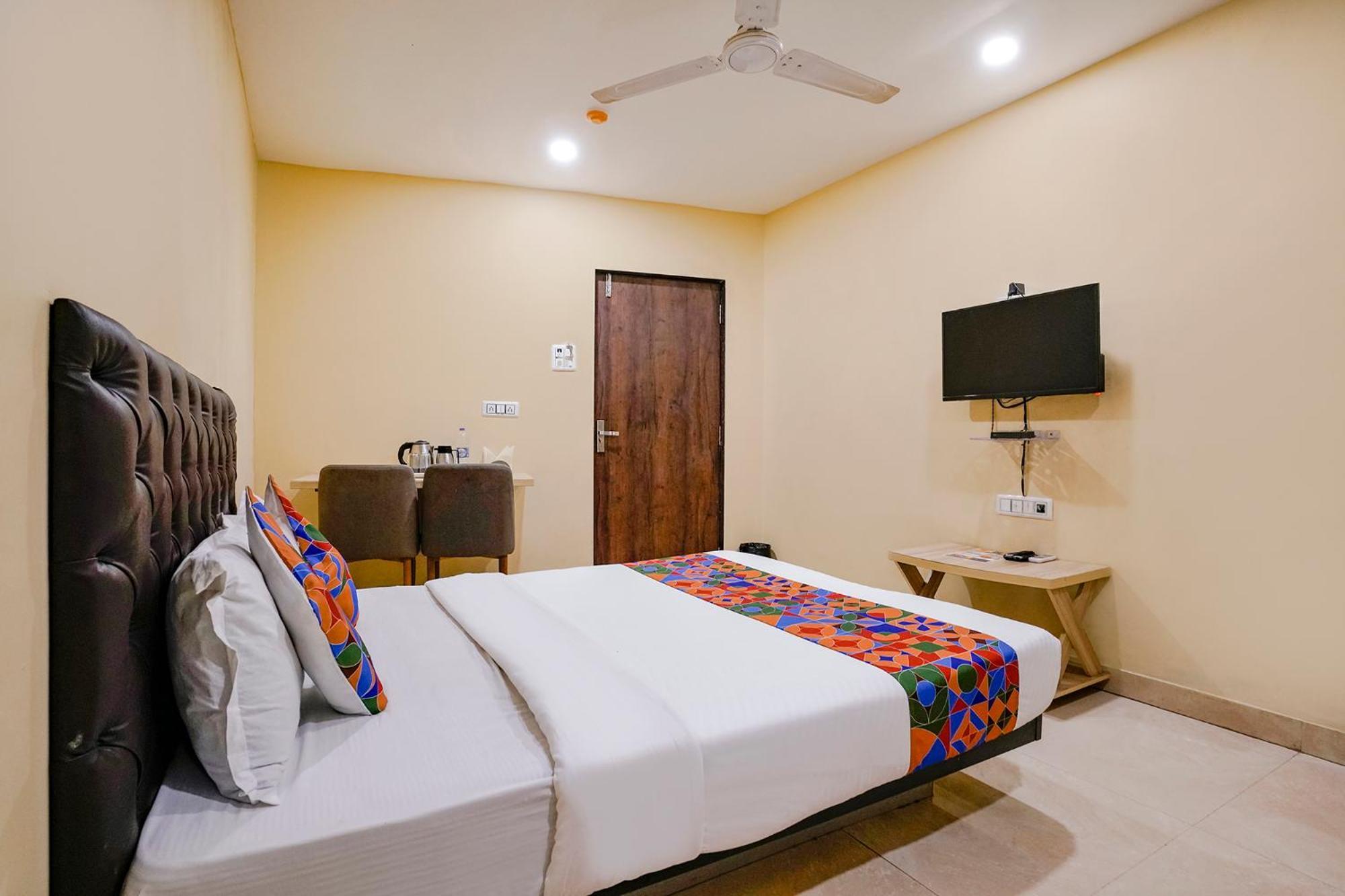 U Life Residency Guest house Mumbai