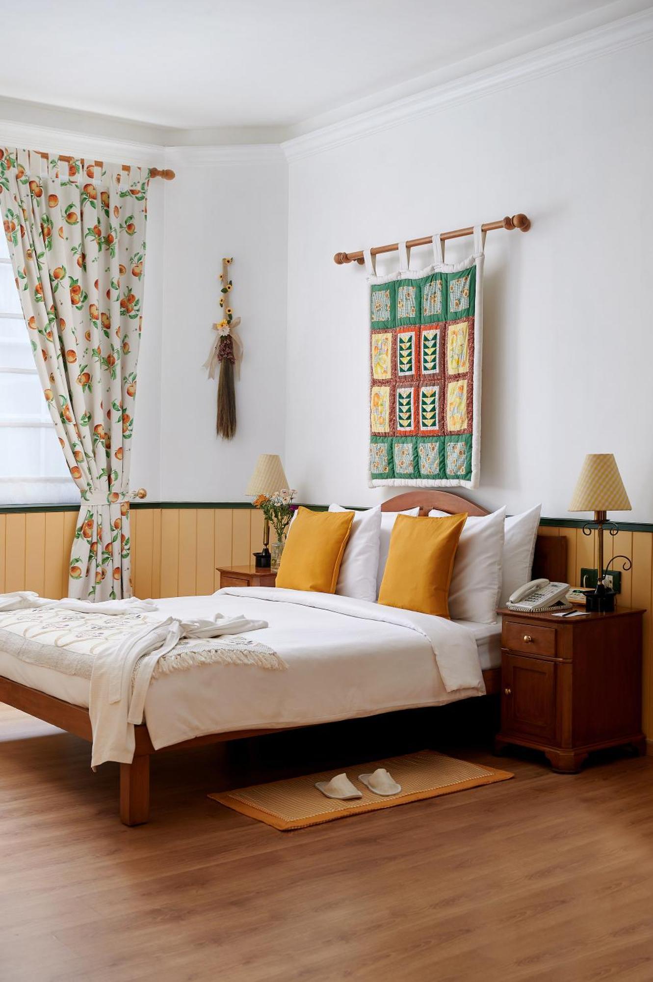 The Gordon House Hotel, Colaba Hotel 4*