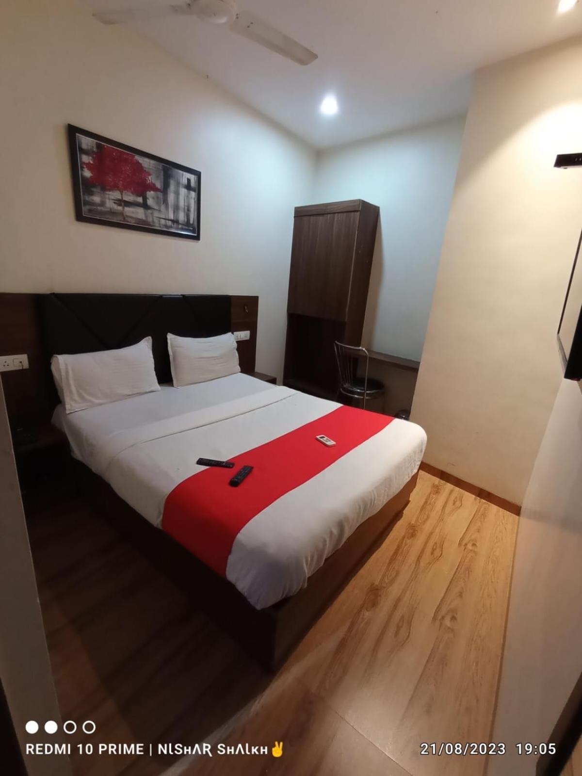 Hotel Deluxe Residency Mumbai
