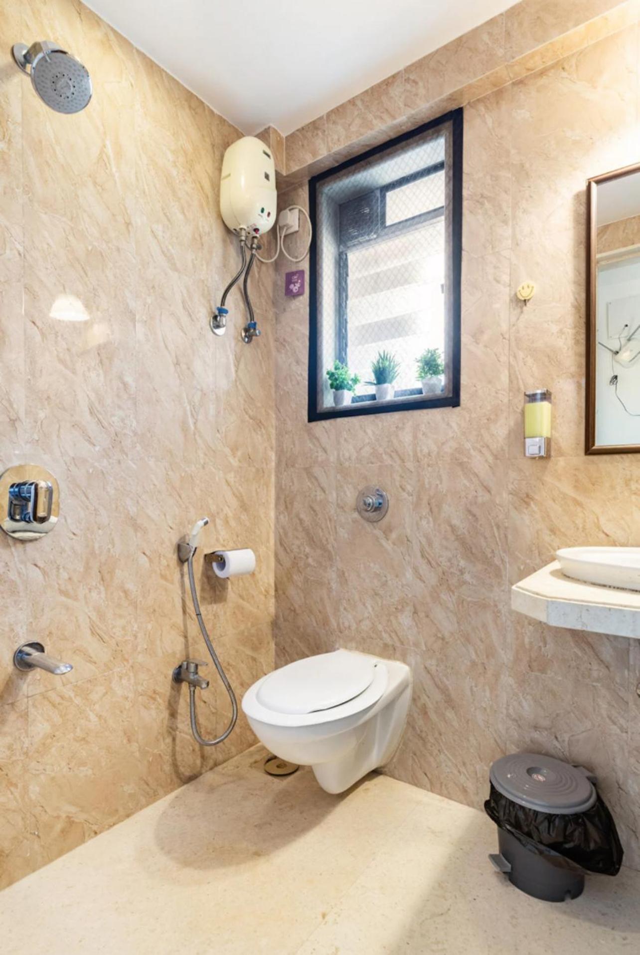 Emerald Abode Premium 1 Bhk Santacruz West Apartment *