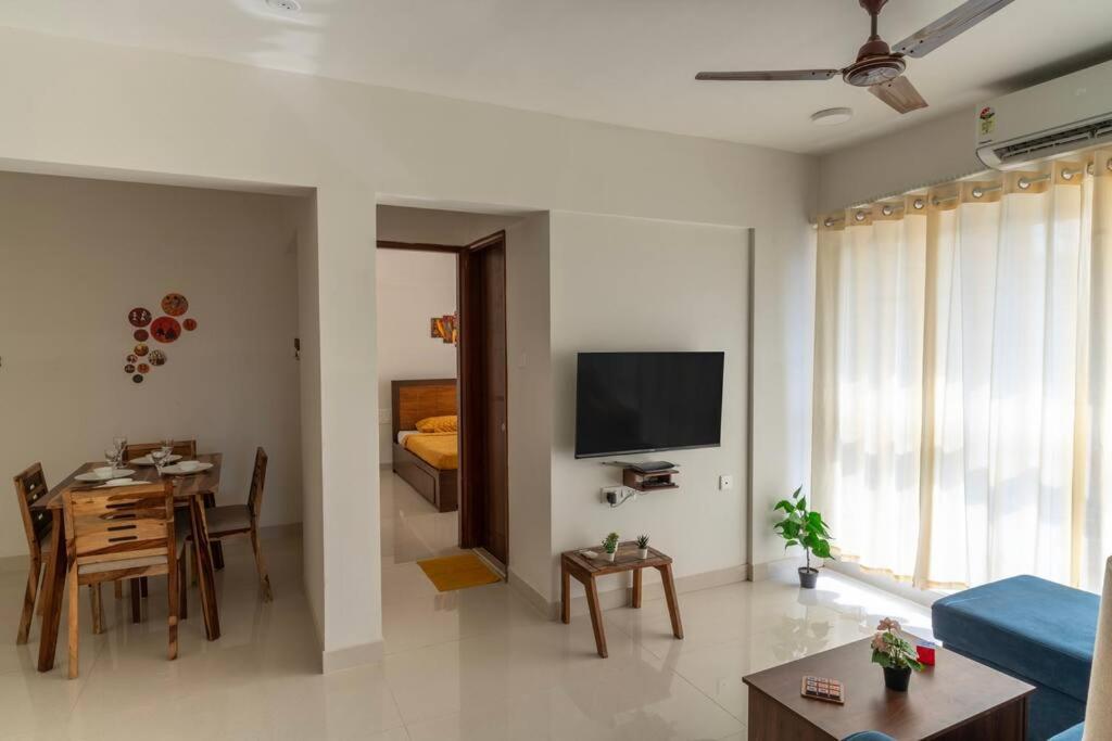 Spacious, Bright, Centre 3bhk Near Airport Apartment