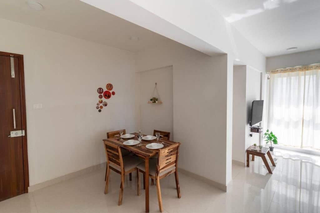 Spacious, Bright, Centre 3bhk Near Airport Apartment