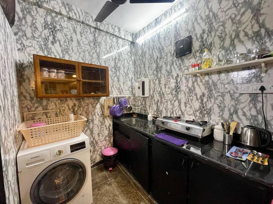 Apartment Independent Garden Cottage-bandra-carter Road *