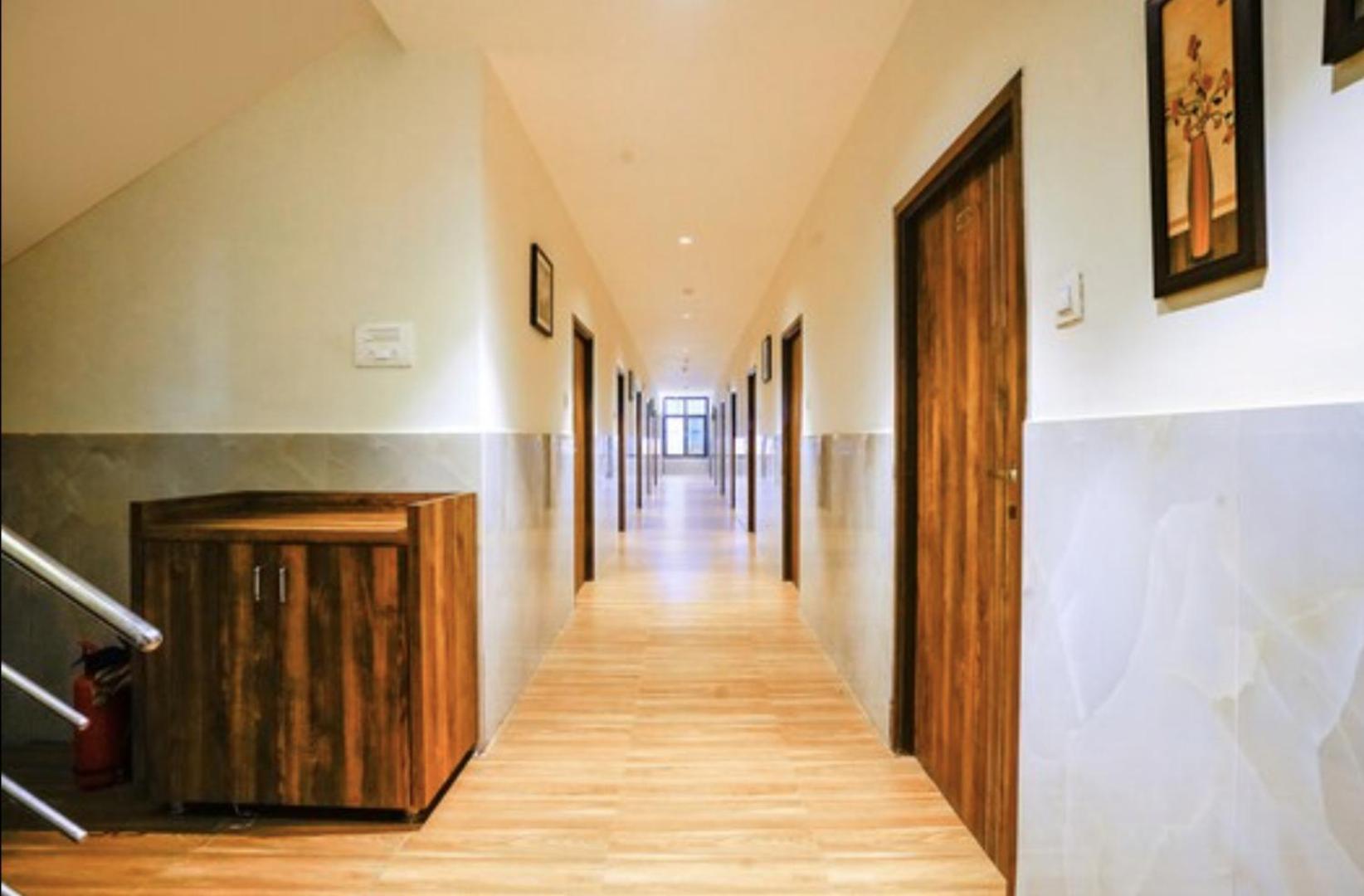 Hotel Moon Lite Residency - Marve Road Malad West - Premium Couple Friendly Mumbai