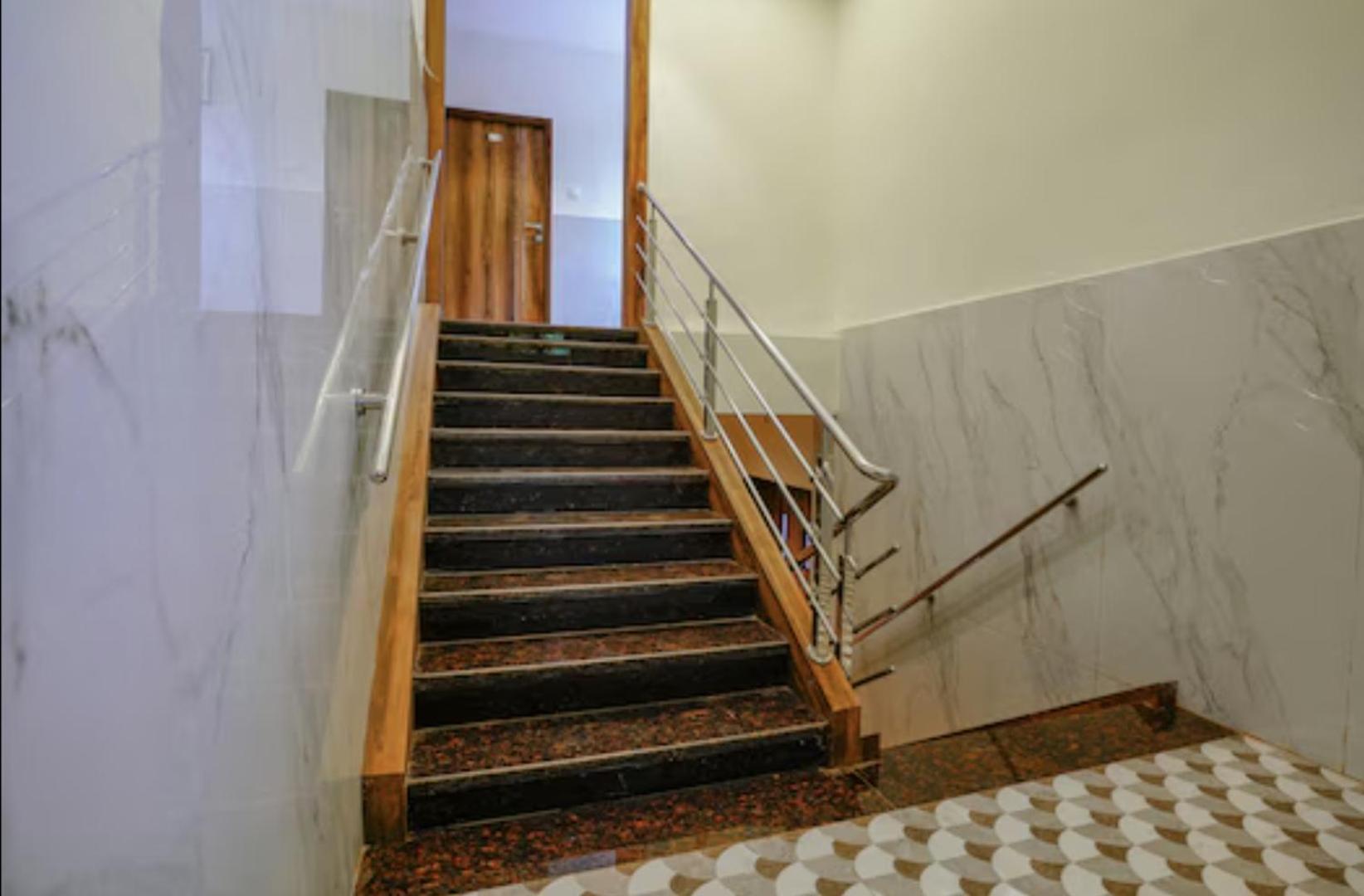 Moon Lite Residency - Marve Road Malad West - Premium Couple Friendly Hotel